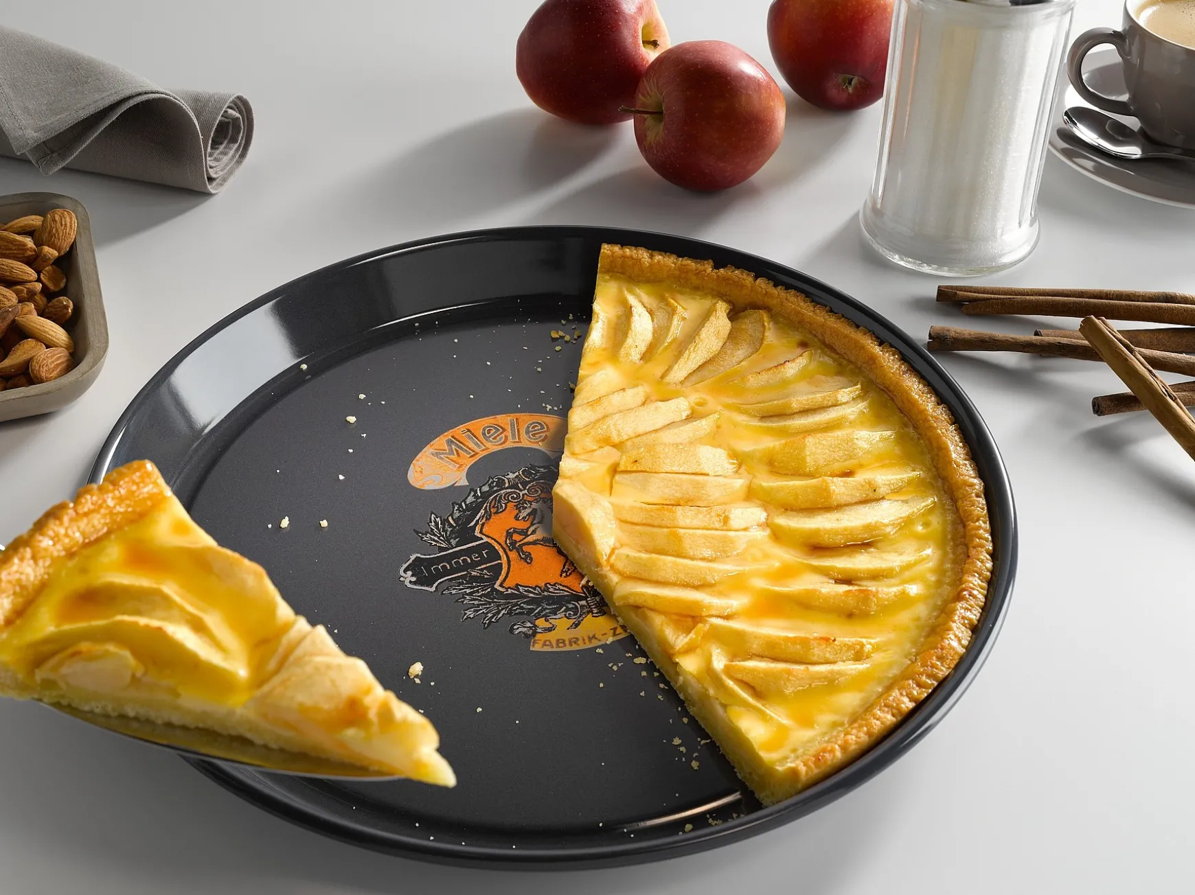 Miele Rundes Backblech Nostalgisches Logo- Kuchenzubehör